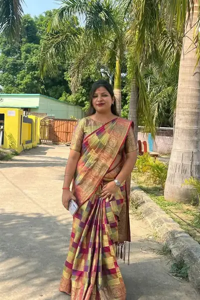 Only cash payment service available bhabhi aunty college girl - photo 1