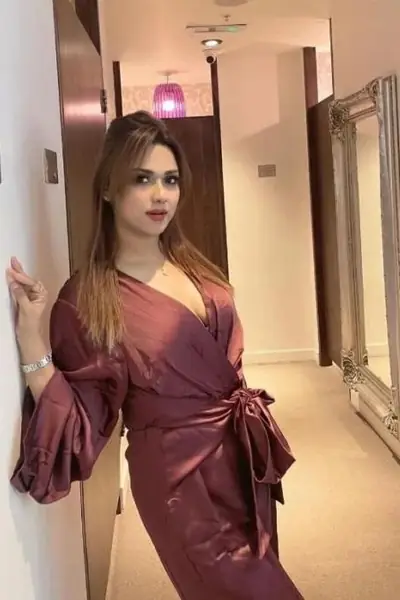 Call Girls In Le Meridien,Connaught Place, New Delhi 9266057949 Punjabi Girls Kasmari Girls Services - photo 1