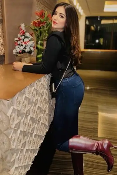 Independent Call Girls in Kandivali 8956550336 √ Lokhandwala Call girls - photo 1