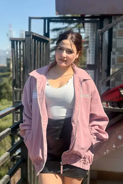 Indian escort in Dubai – Aditi Khanna +971568733287 - photo 1