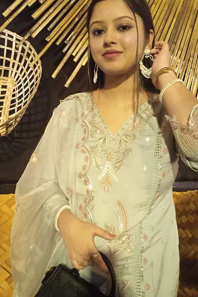 Low Rate) Call~ Girls (in Janakpuri Delhi कॉल गर्ल】➡️💯~99580√ 18831√ - photo 1